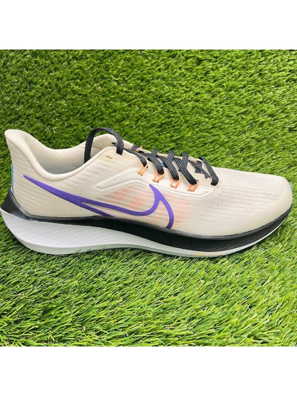 Nike Air Zoom Pegasus 39 Womens Size 11 Ivory Purple Running Shoes Sneakers